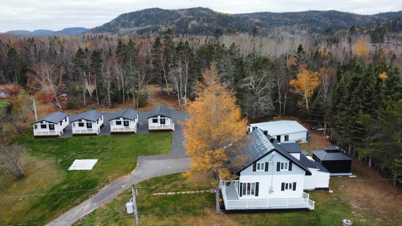 Les Chalets De La Colline Inc Бе-Сент-Катрин Экстерьер фото
