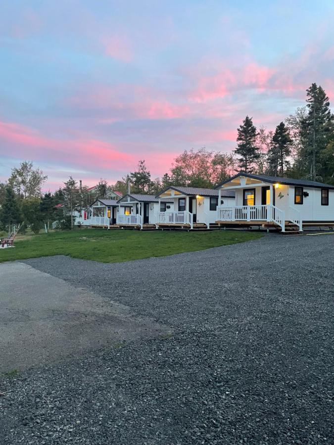Les Chalets De La Colline Inc Бе-Сент-Катрин Экстерьер фото